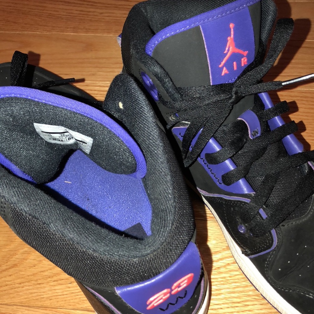 Nike Air Jordans - Picture 2 of 4